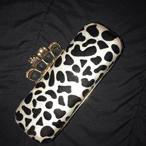 Leopard skull clutch